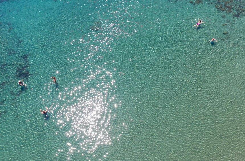 PHOTOS + VIDEO: Μια ονειρεμένη παραλία της Λεμεσού, ιδανική για οικογένειες!