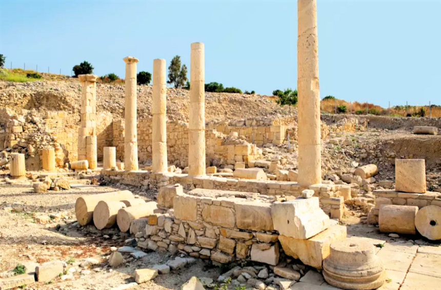 Ερείπια από την αρχαία πόλη Αμαθούντα