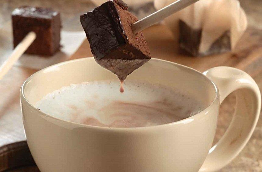 Τα σοκολατένια γλυφιτζούρια για ζεστή σοκολάτα, γίνονται τάση στη Λεμεσό!