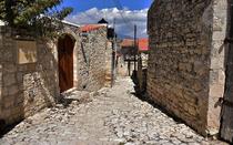 Παραδοσιακός δρόμος, στρωμένος με πέτρες