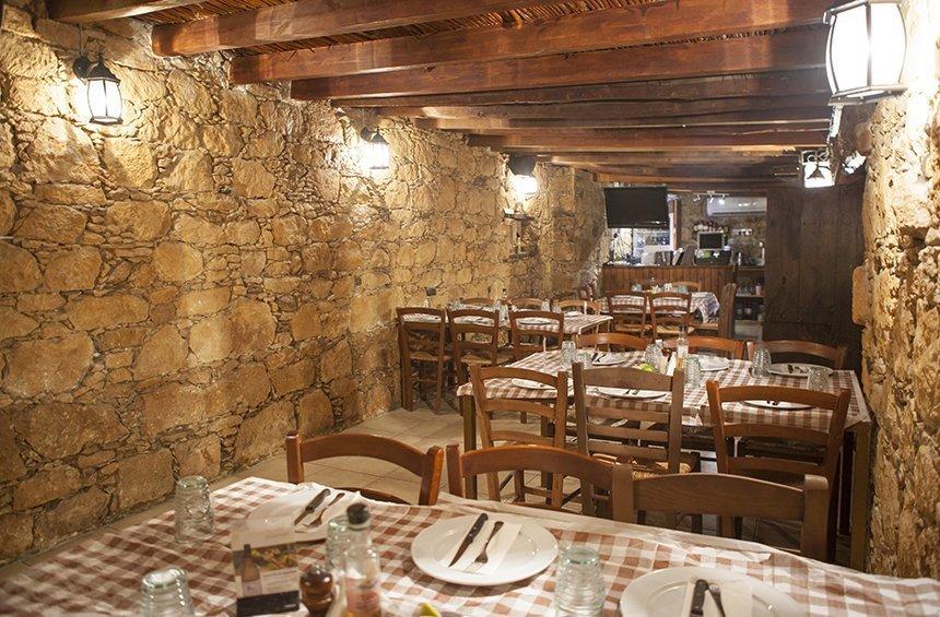 Ταβερνάκι του Μελή: Το ταπεινό καφενείο ενός χωριού, που έγινε μια ξακουστή ταβέρνα!