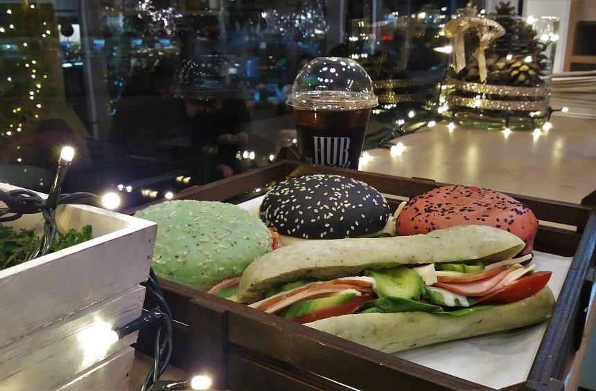 The triple-colored sandwiches will satisfy both your eyes and stomach!
