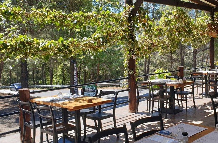 Makris Restaurant: A space that has evolved into a beloved countryside dining destination!