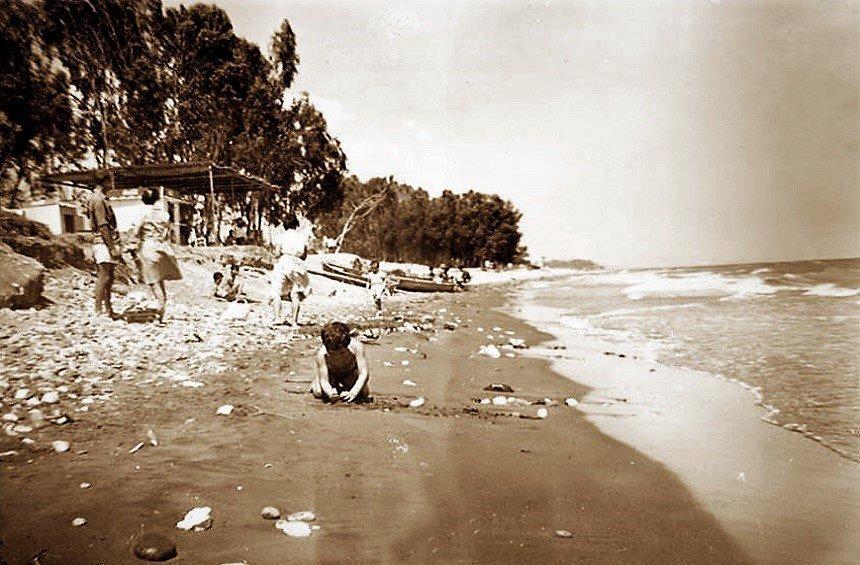 The popular Cyprus beach that would not have existed without the carriages of Limassol!