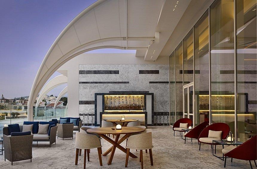 The Gallery: A lounge bar in Limassol, with an impressive balcony and sea views!