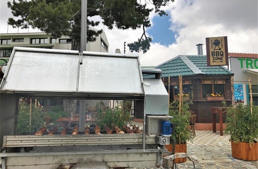 Troodos Hotel: Traditional barbecue in the mountains, in the heart of the pine forest!