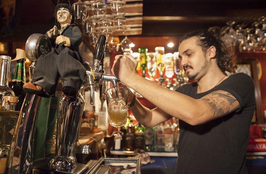 Chaplin's Bar: Το vintage μπαρ που ένωσε παρέες και άφησε το στίγμα του στη Λεμεσό!