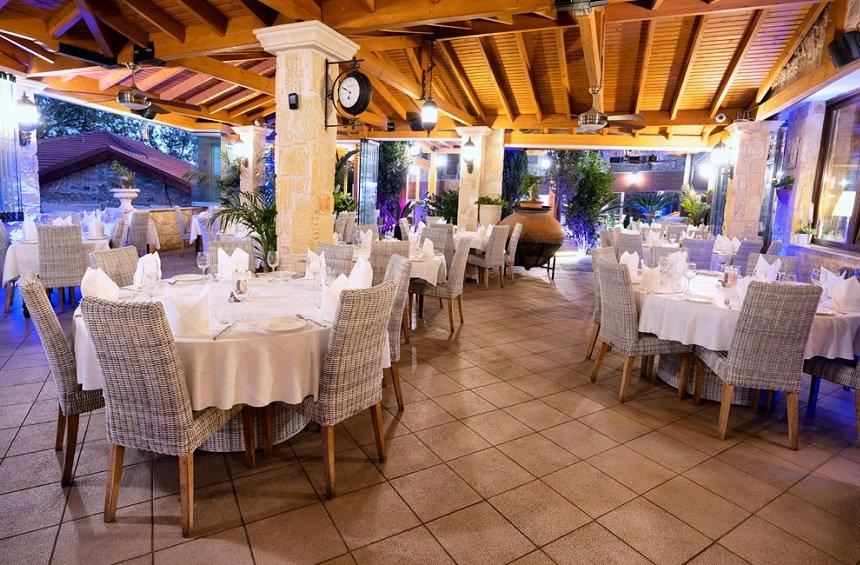 Skylight: Ένα κομψό εστιατόριο στη Λεμεσό, με μοναδική θέα στο βουνό!
