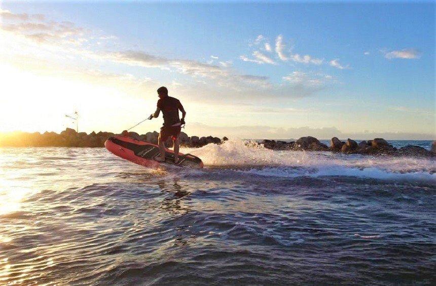 VIDEO: Οι σανίδες του surf με μηχανή, έρχονται για πρώτη φορά στη Λεμεσό!