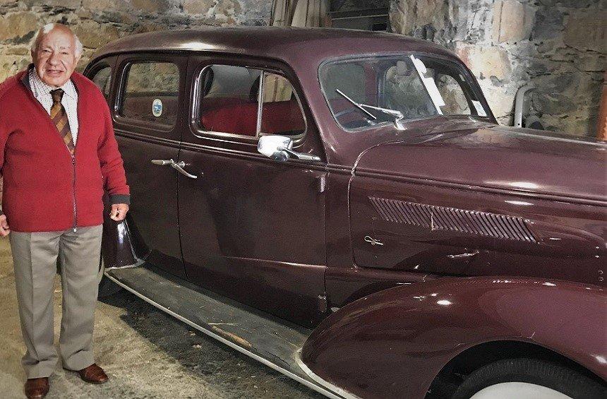 Στο γκαράζ του ξενοδοχείου φυλάσσεται σε εξαιρετική κατάσταση ένα ογκώδες Chevrolet του 1937, αυτοκίνητο που οδηγούσε ο Γεώριος Σκυριανίδης, με το οποίο είχε μετακινηθεί και ο Βασιλιάς Φαρούκ κατά την επίσκεψή του στην περιοχή.