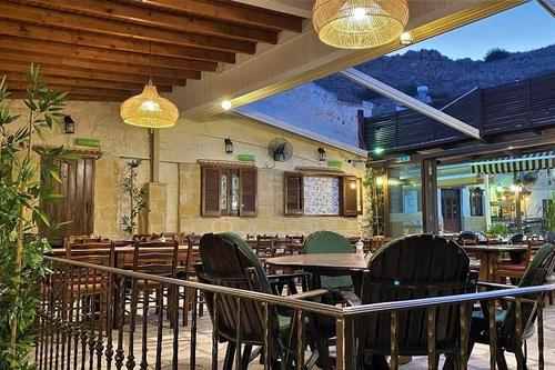 Symposio: A tavern that stood out in mountainous Limassol, has also moved to the coast!