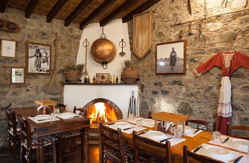 25 wonderful taverns with a fireplace in Limassol!