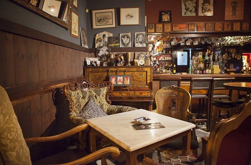 Chaplin's Bar: The vintage bar that brought friends together and left its mark on Limassol!
