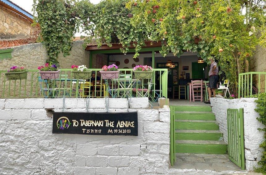 Lenia's Tavern: A traditional tavern with comfort food and Cypriot 'boukoma'!