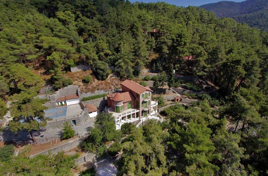 The majestic vacation house in Platres, a remain of the aristocratic era of the resort!