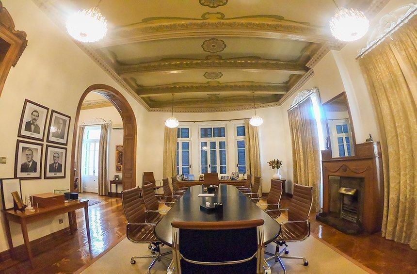 The ceiling decoration in the conference room was hand-painted by hagiographer Othon Giavopoulos (grandfather of the former President of the Republic, George Vassiliou).